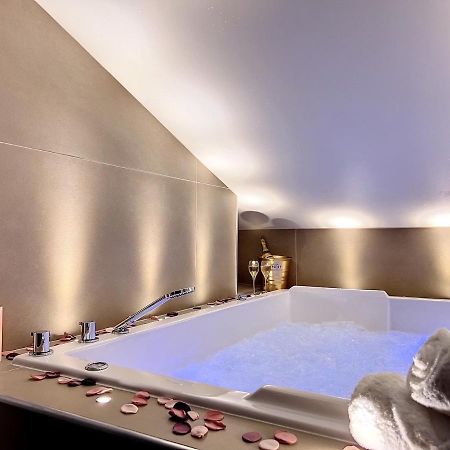 Cocon Blanc Calin Avec Jacuzzi Privatif - Loveroom Insolite Saint-Etienne  Zewnętrze zdjęcie