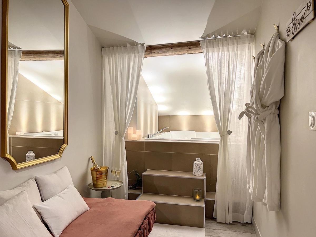 Cocon Blanc Calin Avec Jacuzzi Privatif - Loveroom Insolite Saint-Etienne  Zewnętrze zdjęcie