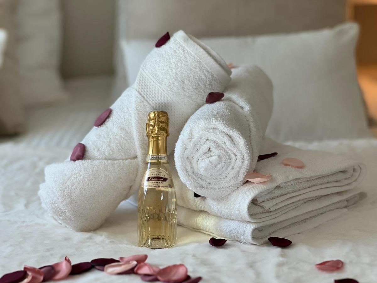 Cocon Blanc Calin Avec Jacuzzi Privatif - Loveroom Insolite Saint-Etienne  Zewnętrze zdjęcie