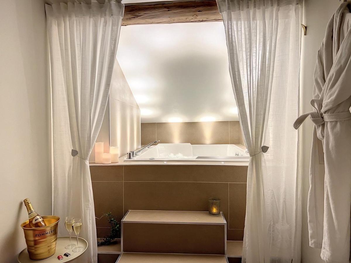 Cocon Blanc Calin Avec Jacuzzi Privatif - Loveroom Insolite Saint-Etienne  Zewnętrze zdjęcie