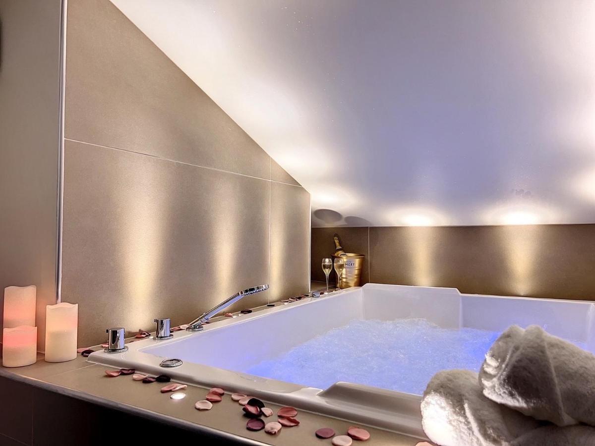 Cocon Blanc Calin Avec Jacuzzi Privatif - Loveroom Insolite Saint-Etienne  Zewnętrze zdjęcie